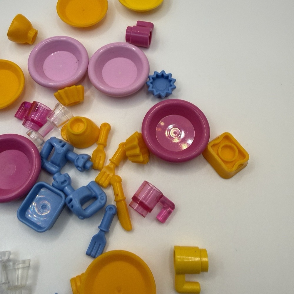 LEGO 50 Piece Kitchen Accessories Lot - Plates, Cups, Pans, Silverwear 004 - Picture 5 of 6